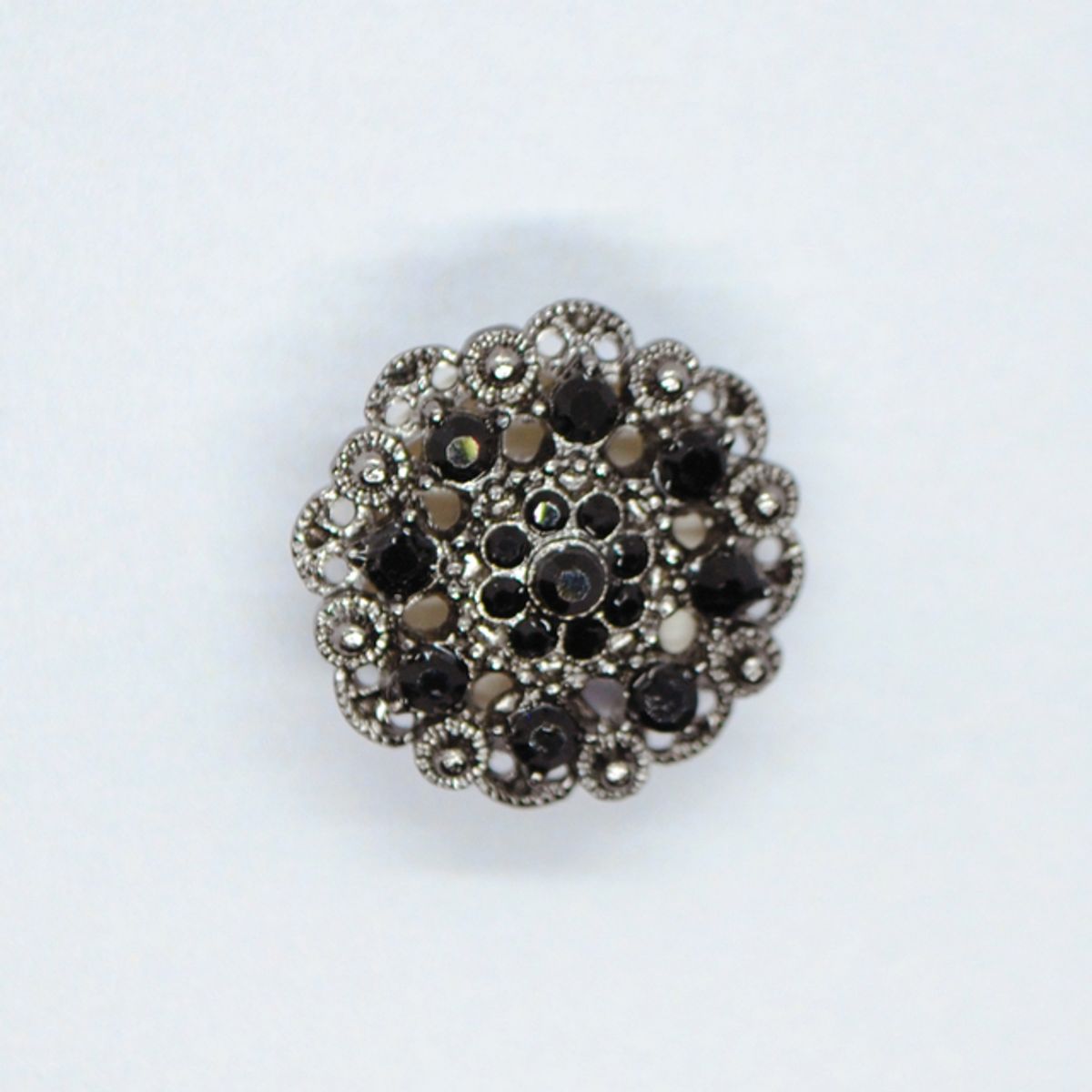 Knapp m/øye 20,5mm gl.sølv/sort krystall