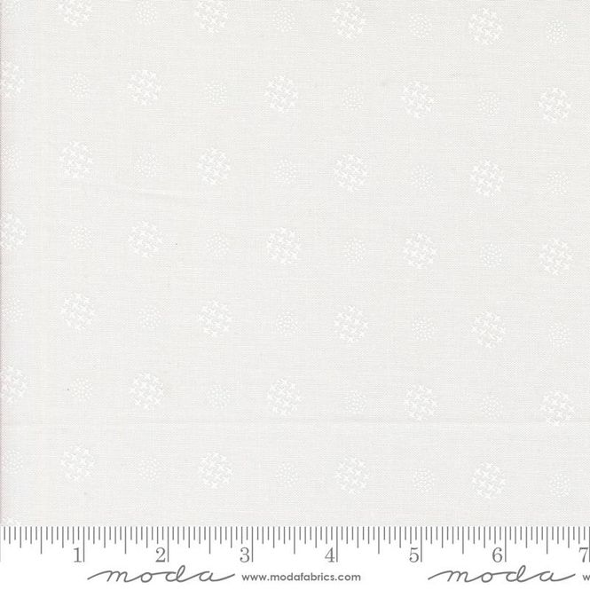 Hovedbilde Moda Fabrics,Color Crush Prikker i offwhite på hvit 10886 11