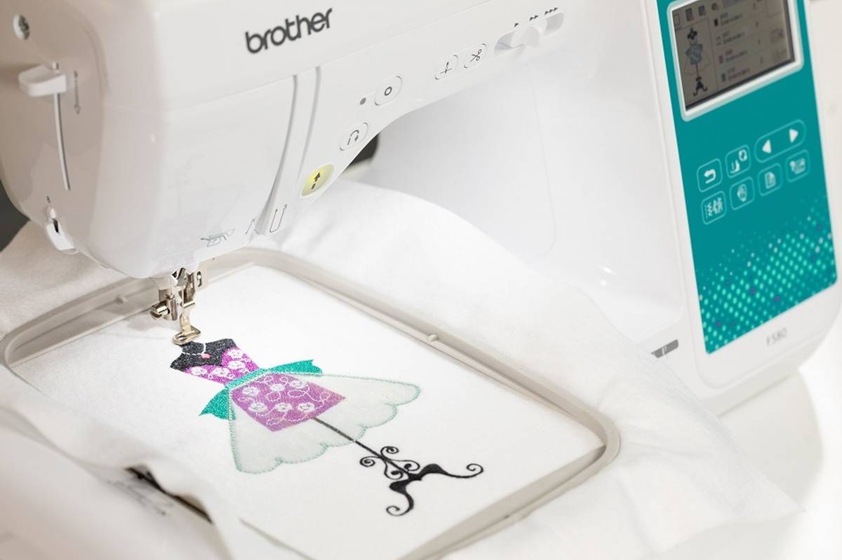 Innov-is F580 sy-, quilt- og broderimaskin M/PE-Design Plus2