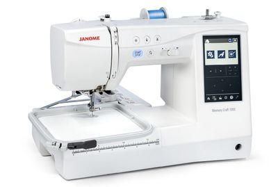 DEMO Janome Memory Craft 1000 Silky White sy og broderimaskin